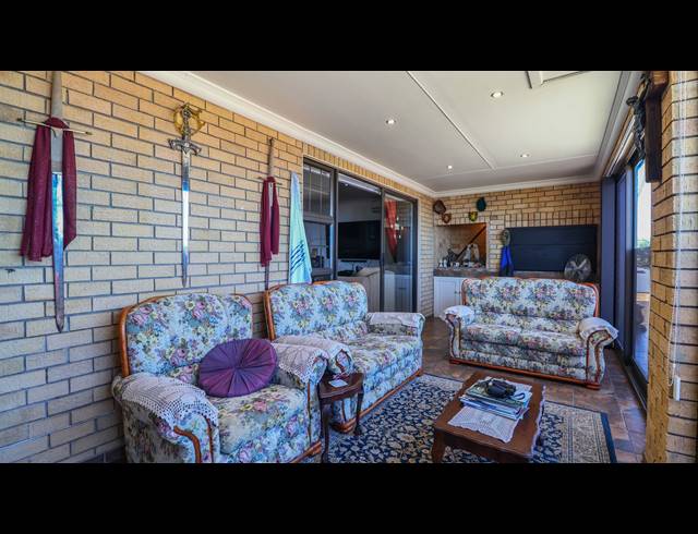 5 BEDROOM HOUSE FOR SALE IN DANA BAY